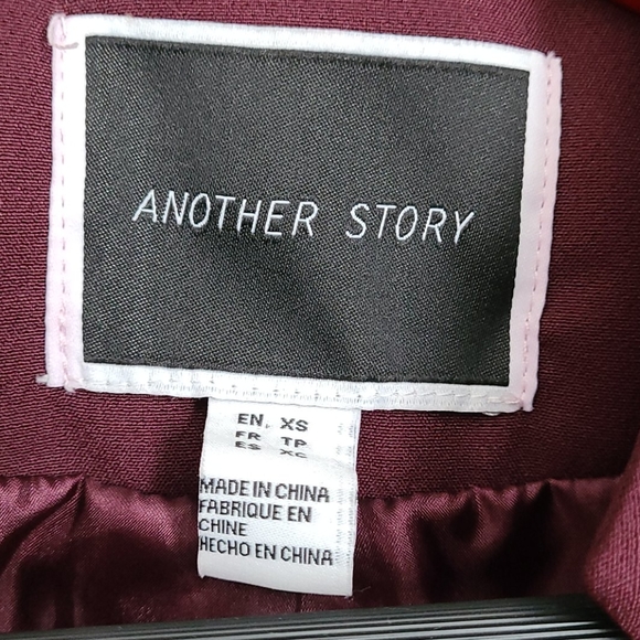 Another Story Burgundy Blazer - Picture 3 of 3